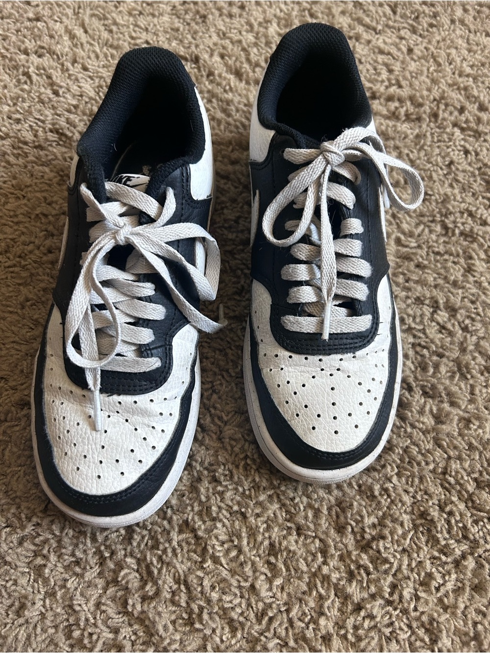 Nike Men’s Black & White Low Top Sneakers — Two-Tone Design
